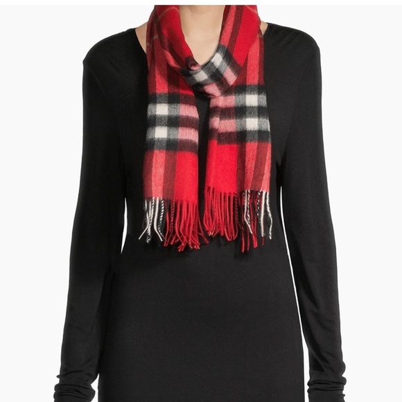NWOT Burberry Giant Check Cashmere
Scarf $795